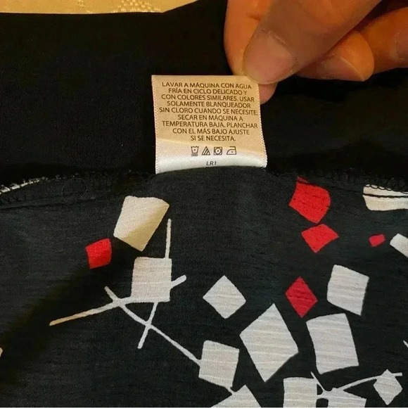 White Stag Women's Black Abstract Geometric Print Button Down Top Blouse 1X 16W - Picture 11 of 13